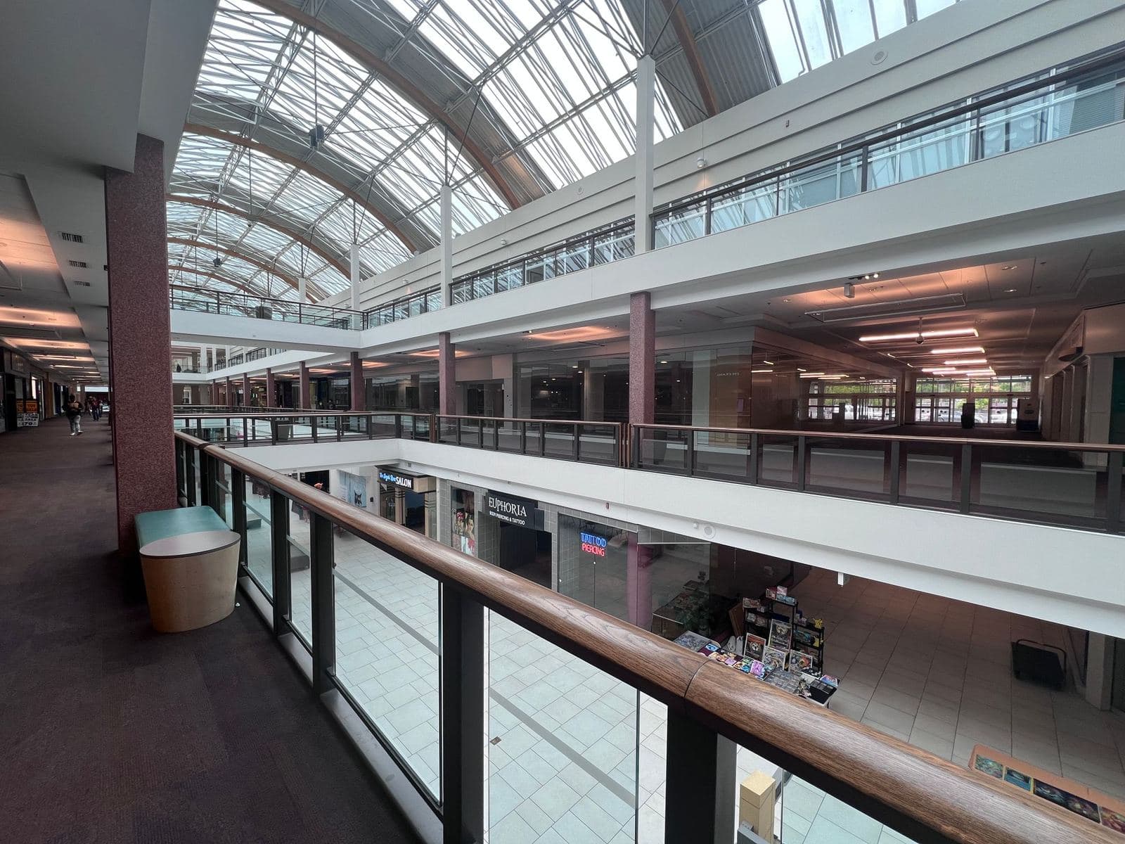 Multi-level shopping mall atrium